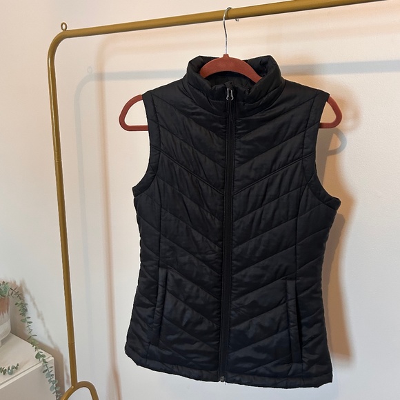 SMALL BLACK COLUMBIA VEST - Picture 1 of 3